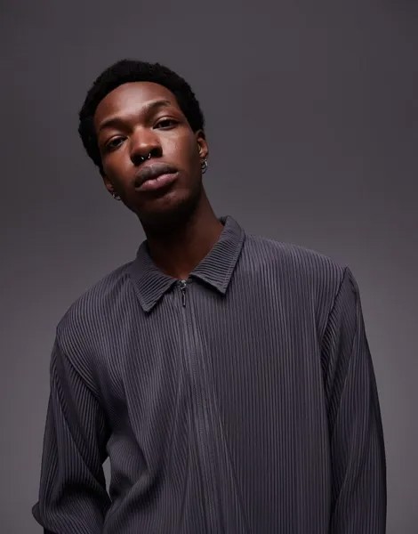 Topman — рубашка-поло оверсайз с длинными рукавами и молнией, плиссированная, антрацитово-серого цвета