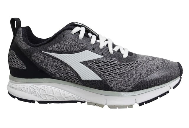 Женские кроссовки для бега Kuruka 2 серого цвета Diadora, черный