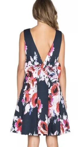 Платье-футляр Kate Spade Hazy с цветочным принтом и открытой спиной и бантом 4 6 498 долларов США