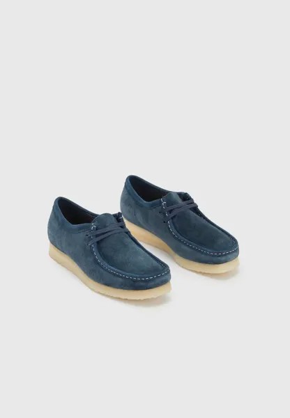 Спортивные туфли на шнуровке Wallabee Clarks Originals, цвет navy/teal