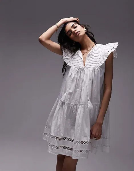 Белое мини-платье Topshop с вышивкой-люверсами и кисточкой