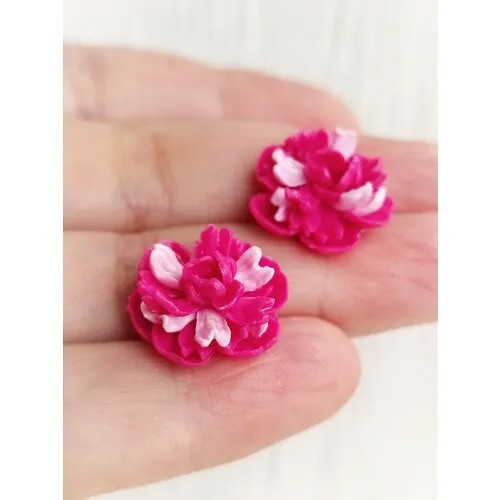 Серьги пусеты Tiny Petal, полимерная глина, размер 15 мм, фуксия