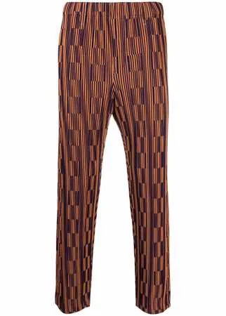 Homme Plissé Issey Miyake плиссированные брюки с геометричным принтом
