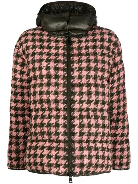 Пуховик в ломаную клетку с капюшоном Moncler, зеленый