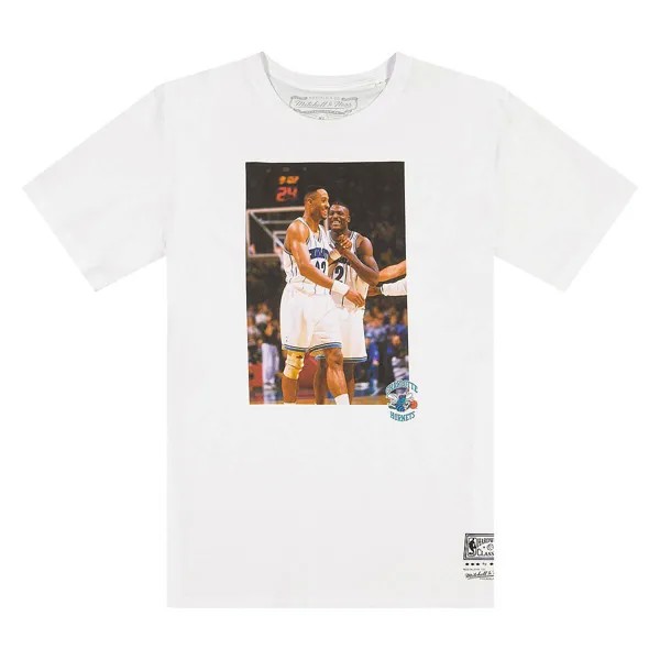 Футболка NBA CHARLOTTE HORNETS PLAYER PHOTO MOURNING & JOHNSON T-SHIRT Mitchell And Ness, цвет Weiß