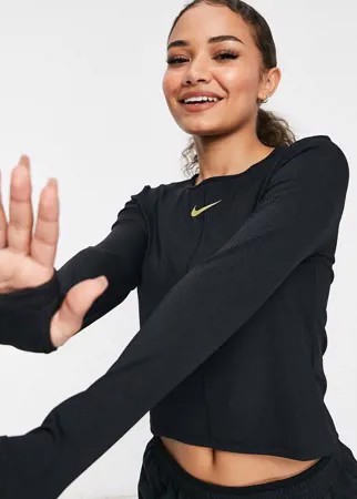 Черный лонгслив с золотистым логотипом Nike Running Icon Clash