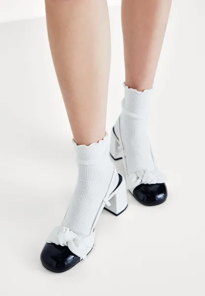 Туфли BABY DOLL Jeffrey Campbell, цвет white/black