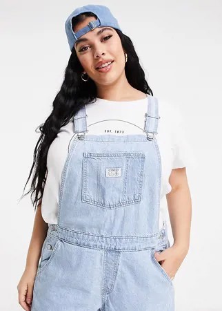 Короткий джинсовый комбинезон голубого цвета Levi's Plus-Голубой