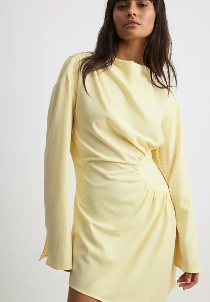Повседневное платье GERAFFTES MINI MIT TAILLENDETAIL NA-KD, цвет light yellow