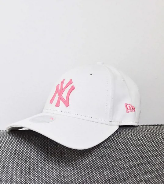 Белая кепка New Era Exclusive 9Forty-Белый