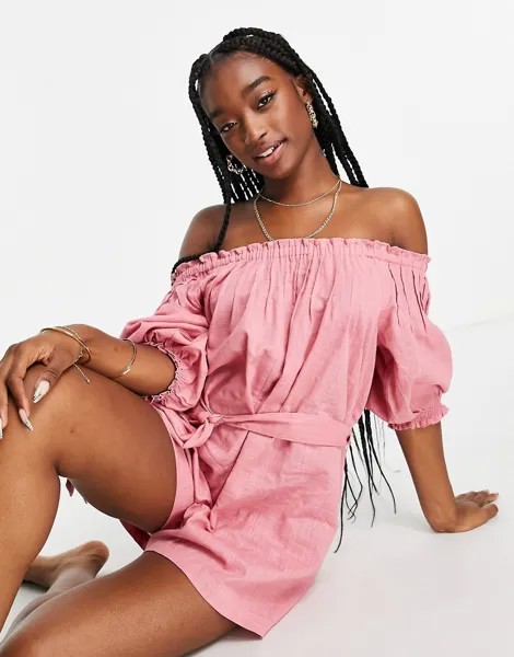 Розовый ромпер из жатой ткани с поясом и открытыми плечами ASOS DESIGN-Розовый цвет