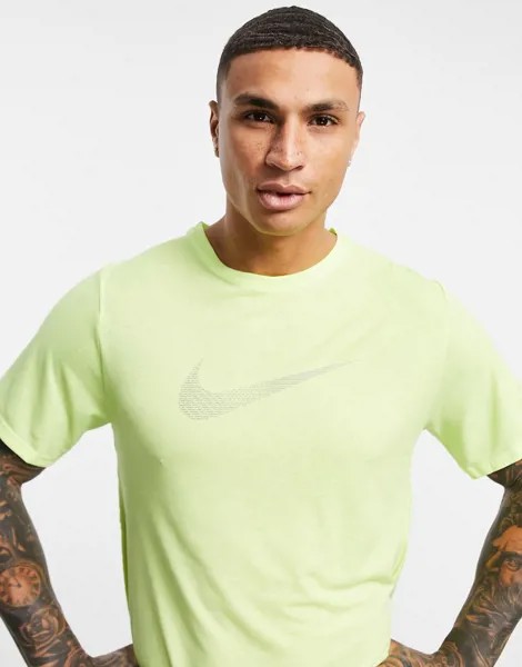 Желтая футболка с логотипом-галочкой Nike Running Run Division Miler-Желтый