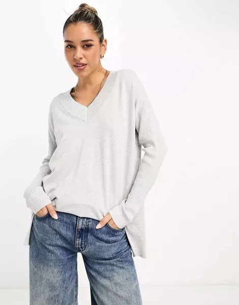 Серый джемпер тонкой вязки с v-образным вырезом River Island