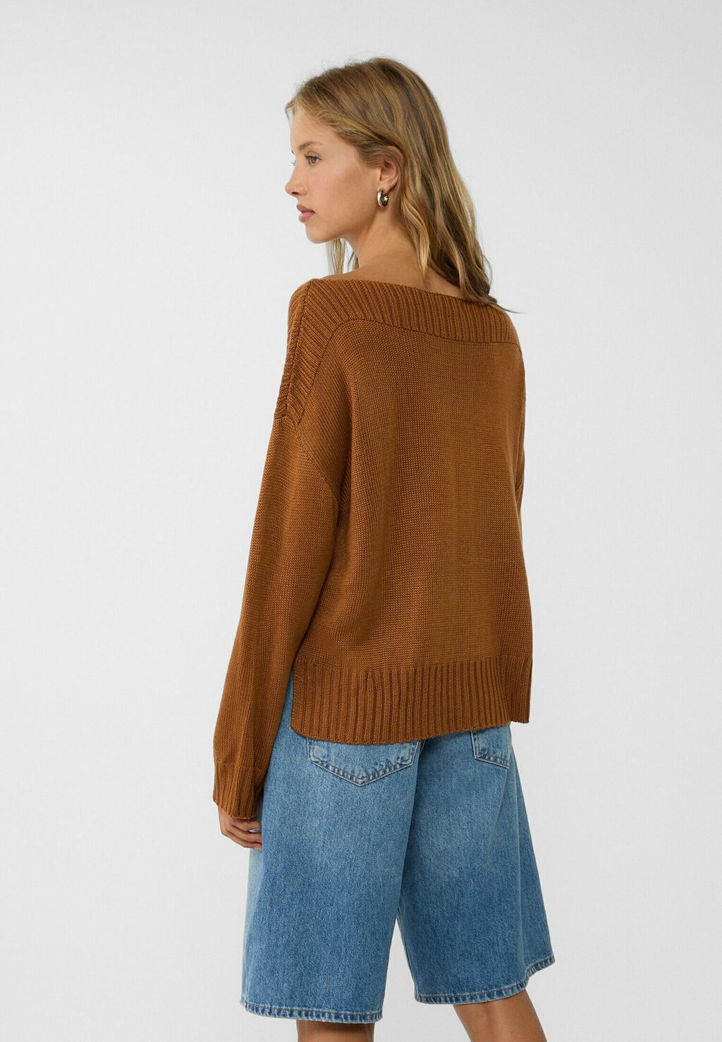 Джемпер WITH BOAT NECK  Stradivarius, коричневый