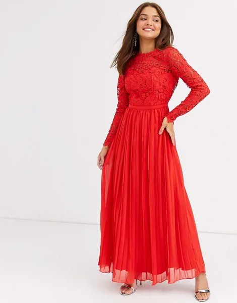 Красное платье макси с кружевом и фигурным краем на спине Chi Chi London-Красный