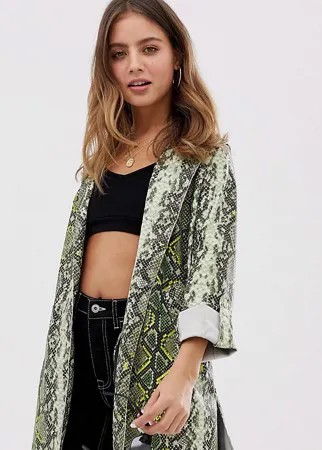 Макинтош из искусственной кожи со змеиным принтом Bershka-Зеленый