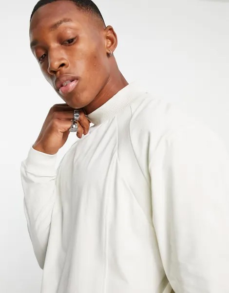 Светло-серый oversized-лонгслив с отворачивающимся воротником ASOS DESIGN-Светло-бежевый цвет