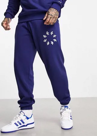 Темно-синие джоггеры с крупным логотипом adidas Originals adicolor-Темно-синий
