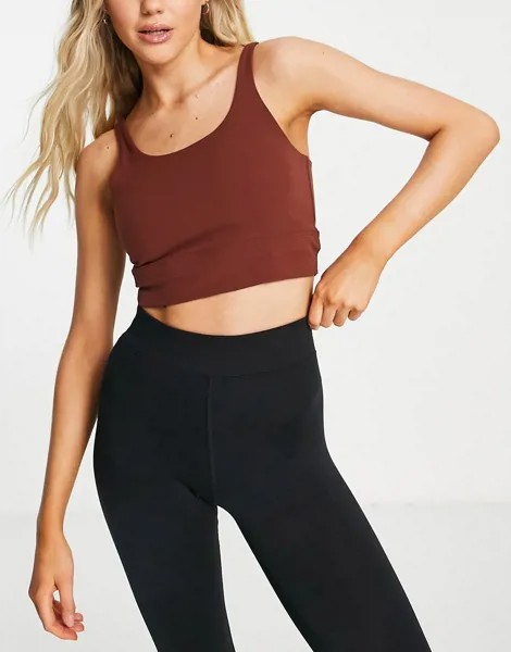 Укороченный спортивный бюстгальтер коричневого цвета с легкой степенью поддержки Nike Yoga Luxe-Коричневый цвет