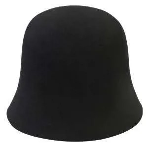 Лаконичная шляпа чёрного цвета выполнена из шерсти. Такой аксессуар легко подружится с одеждой любой палитры, но и сам не останется незамеченным благодаря оригинальной форме.
