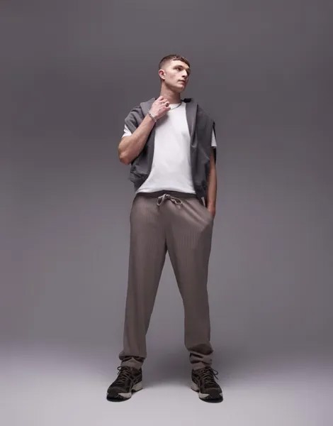 Брюки с зауженной плиссе Topman