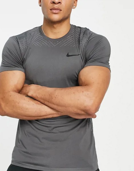 Серая бесшовная футболка Nike Training Dri-FIT-Серый