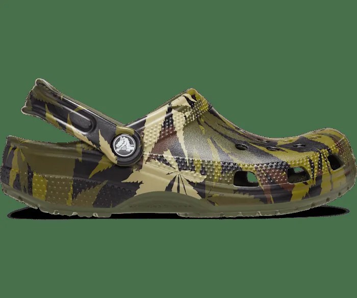 Классические камуфляжные сабо из конопли Crocs женские, цвет Army Green / Multi