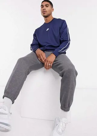 Темно-синий свитшот с фирменной лентой Nike Repeat Pack
