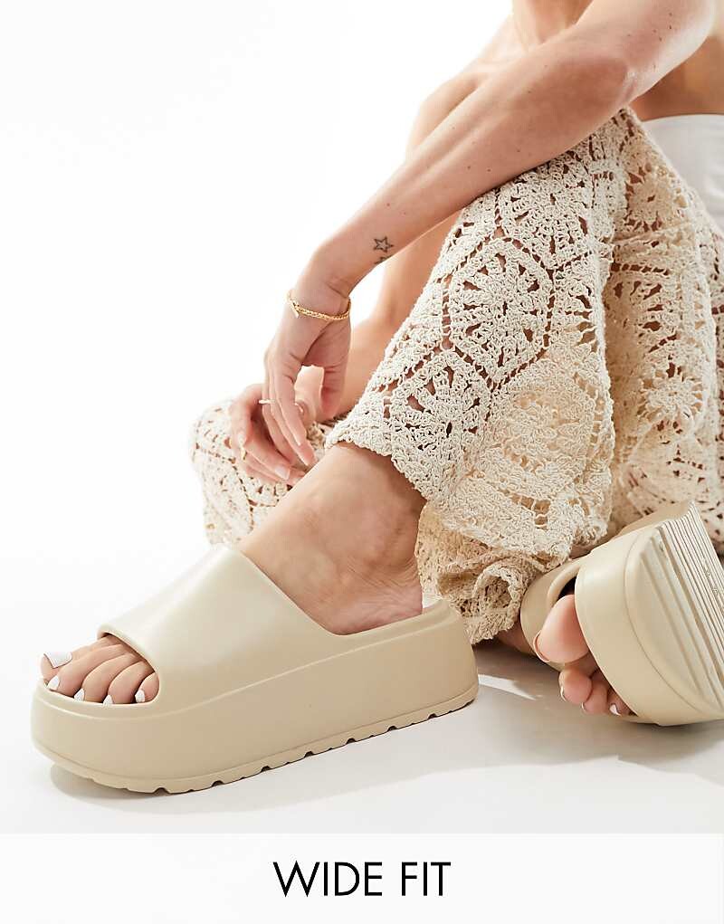 ASOS DESIGN Wide Fit – Freedom – Шлепанцы на толстой плоской платформе кремового цвета