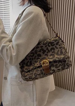 Квадратная сумка с леопардовым узором с пряжкой