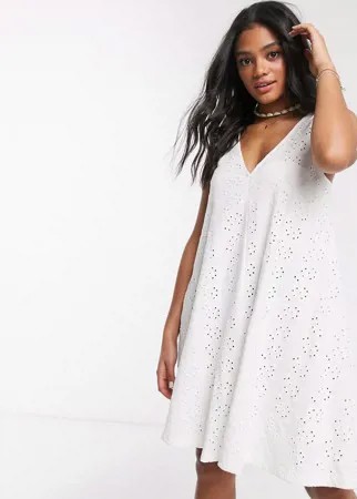 Белый свободный сарафан мини с вышивкой ришелье ASOS DESIGN