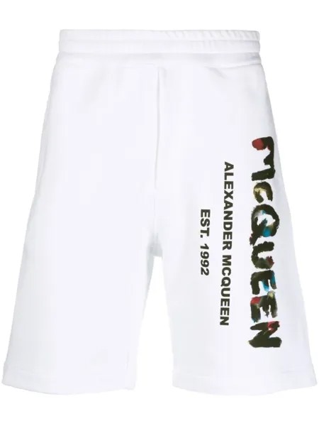 Alexander McQueen спортивные шорты с принтом Graffiti, белый