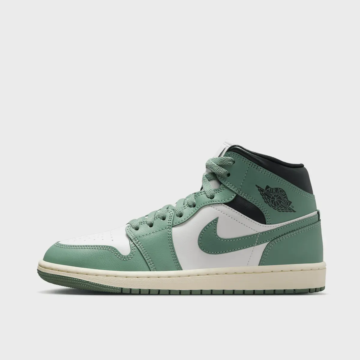 Кроссовки Jordan WMNS Air Jordan 1 Mid, зеленый/белый
