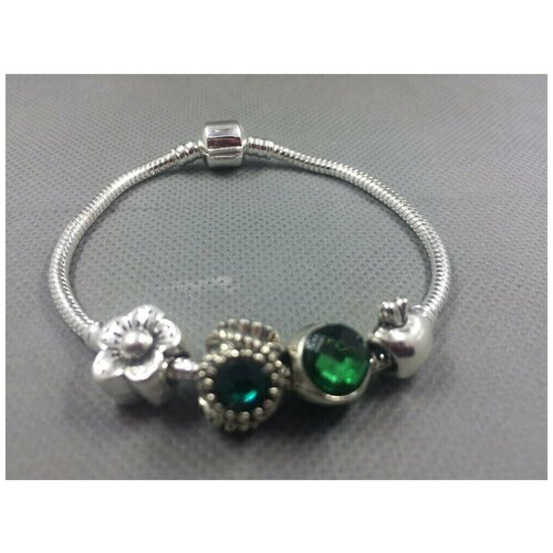 Браслет-цепочка Handinsilver ( Посеребриручку ) Браслет с шармами на основе из бижутерной стали, стекло, муранское стекло, стразы, 1 шт., размер 16 см, зеленый