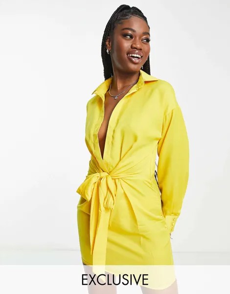 Эксклюзивное желтое платье-рубашка с узлом спереди In The Style
