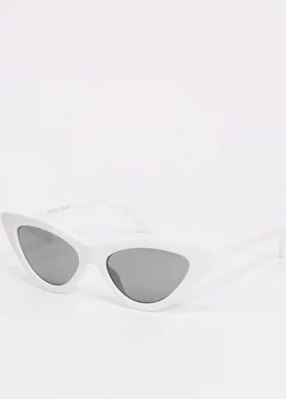 Белые солнцезащитные очки 