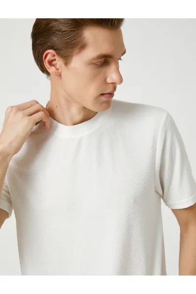 Базовая футболка Облегающий крой с текстурированным круглым вырезом и короткими рукавами Koton, экрю