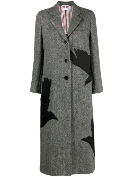Thom Browne пальто с узором в елочку и аппликацией, серый