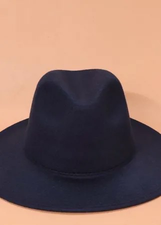 Однотонная шапка минималистичный