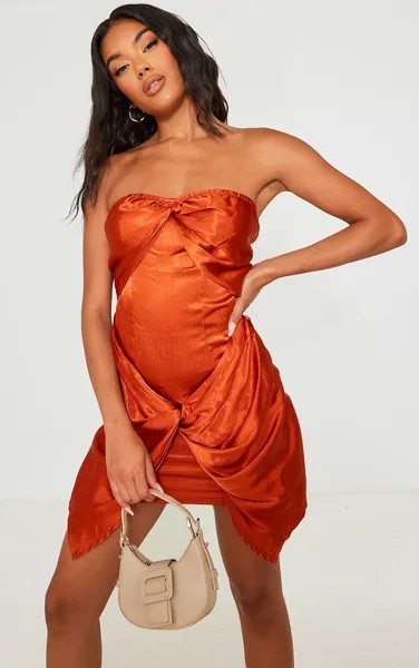 PrettyLittleThing Облегающее платье-бандо из фактурного атласа цвета ржавчины с закрученными деталями