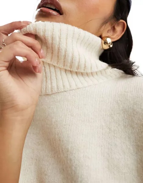 Кремовое трикотажное мини-платье с высоким воротником New Look