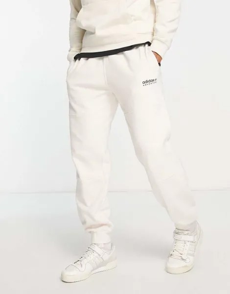 Белые джоггеры с логотипом adidas Originals Adventure