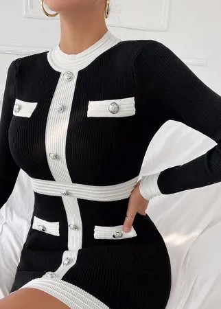 Облегающее контрастное платье-свитер с пуговицами
