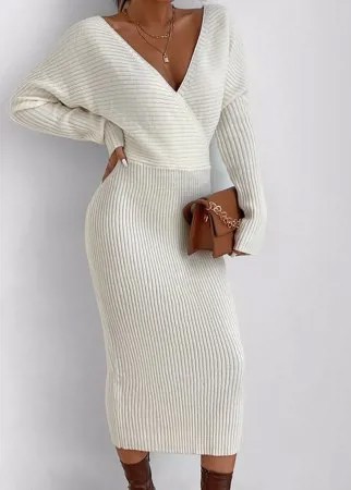 Платье-свитер v-образным вырезом с глубоким вырезом