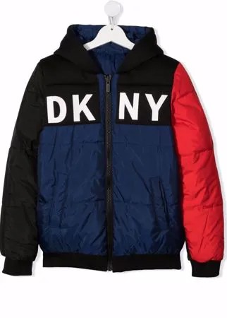 Dkny Kids пуховик в стиле колор-блок с логотипом