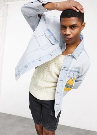 Джинсовая oversized-куртка голубого выбеленного цвета с нашивками ASOS DESIGN-Голубой