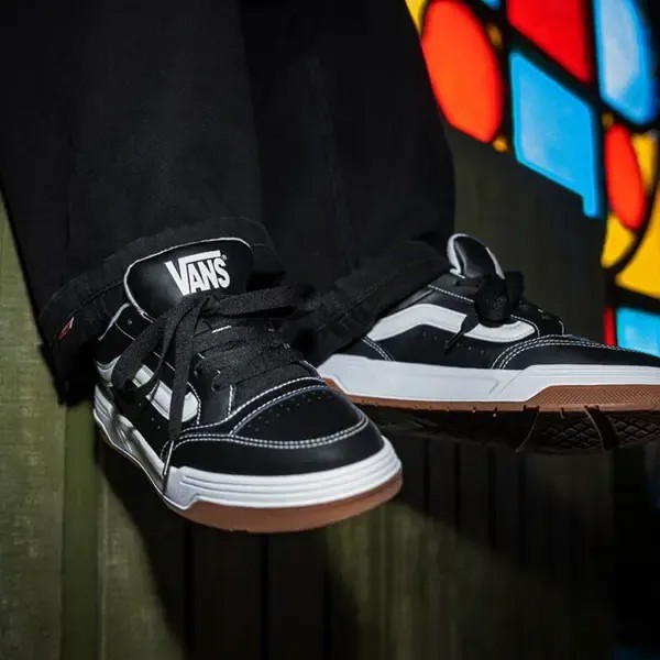 Кеды Vans Hylane Skate Shoe, черный/белый/камедь