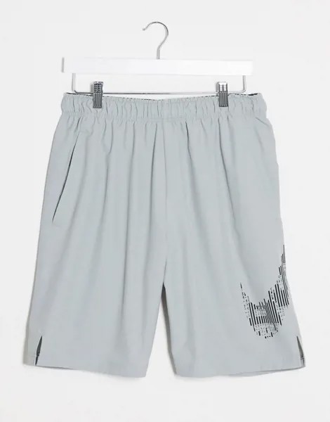 Серые шорты с камуфляжным логотипом-галочкой Nike Training-Серый