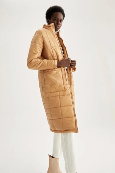 Водоотталкивающее длинное стеганое зимнее пальто с воротником-стойкой, карманами и поясом DeFacto, коричневый