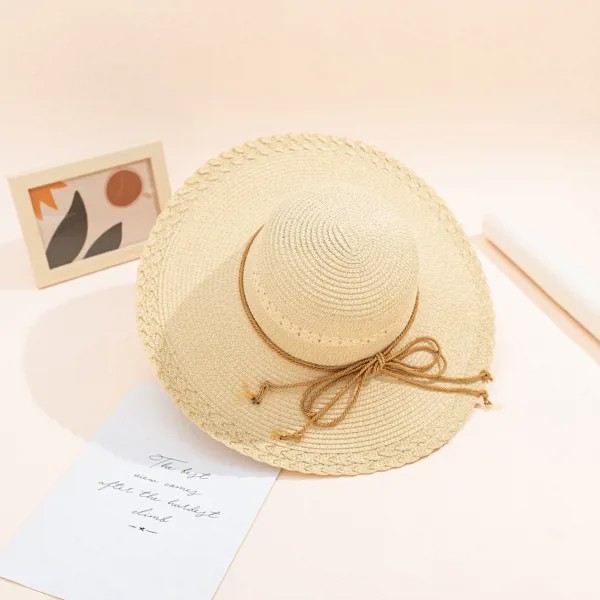 Соломенная шляпа минималистичный